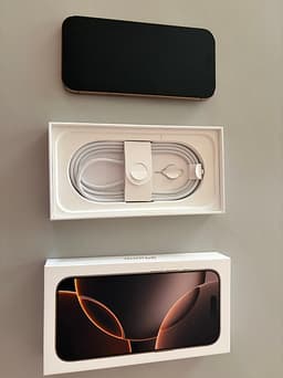 Apple iPhone 16 Pro - 128 Gb  Guld