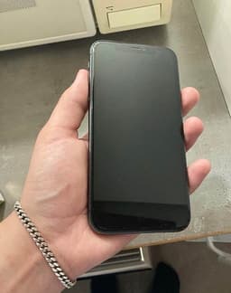 iPhone 11 128gb 93% batterihälsa