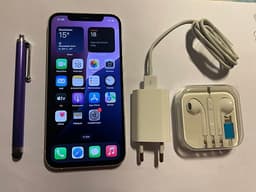 iPhone 12 med 64gb i fint skick + tilbehör. Klarar nyaste iOS 27
