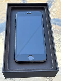 Apple iPhone SE 64 GB svart + tillbehör