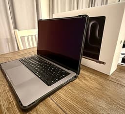MacBook Pro M3 14” (8GB RAM, 512GB SSD) i toppskick – US Keyboard