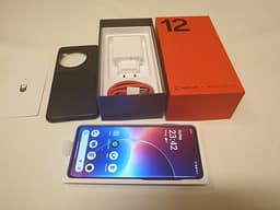 Oneplus 12. 12 GB RAM och 256 GB lagring.