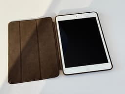 Apple iPad mini 2 16 GB WiFi + tangentbord och fodral