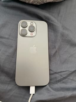 Apple iPhone 16 Pro mobil grå
