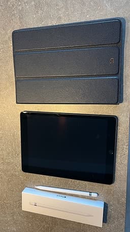 Apple iPad 9:e gen + Apple Pencil + case