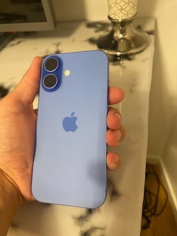 Apple iPhone 16 blå