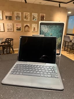 iPad Pro 256 GB med Logitch-tangentbord