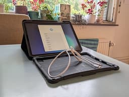 iPad Pro 11" - 64 GB - paperlike skärmskydd + 2 fodral