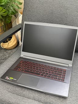 MSI 15,6" gaming laptop svart