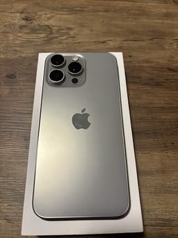 iPhone 15 Pro Max 256 GB Naturlig titan, felfri, alla tillbehör och kvitto