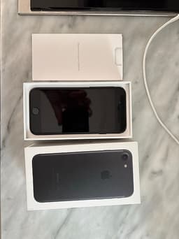 Apple iPhone 7 32 GB svart