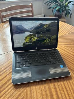 HP Pavilion 14" Full HD-laptop med B&O-ljud, Belkin-fodral + nostalgisk bonus!
