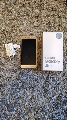 Samsung Galaxy J5 mobil 16 GB guld