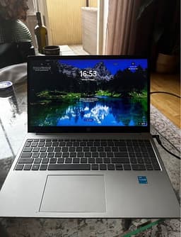 HP laptop silver skoldator kontorsdator
