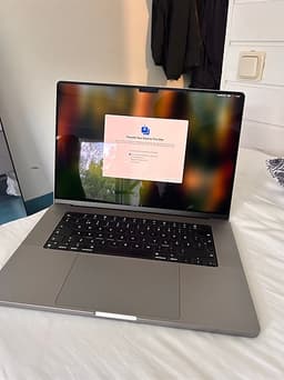 MacBook Pro 16” M1 Pro – 32 GB RAM / 512 GB SSD