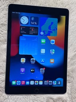 Apple iPad Air 64 GB Silver Black