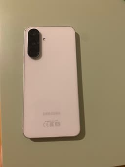 Samsung Galaxy A56 smartphone vit