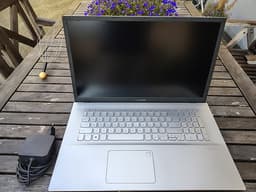 ASUS Vivobook 17,3``, i3, 8 GB, 236 GB SSD, FHD, bra skick