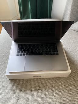 MacBook Pro 15” i7 / 16GB / 512GB