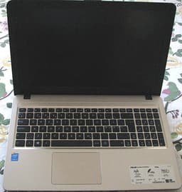 ASUS LAPTOP / BÄRBAR DATOR