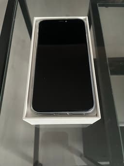 Apple iPhone 11 smartphone svart