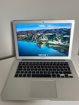 MacBook Air 13" (2017) – 8 GB RAM / 128 GB SSD (Fint skick)