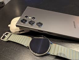 Paket: Samsung Galaxy S24 Ultra mobil 256 GB + Watch 7 LTE + Buds 3 Pro