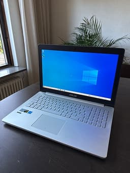 Asus laptop UX501V 15,6 tum , intel i7, Nvida 960m