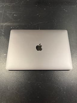 MacBook Pro 13” M1 2020 8/256GB + Magic Mouse 2 – mycket fint skick