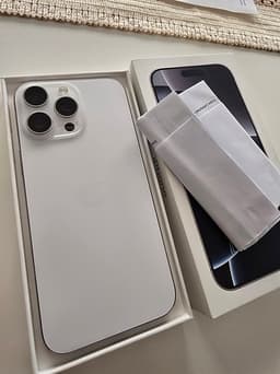 Iphone 16 pro max i nyskick.