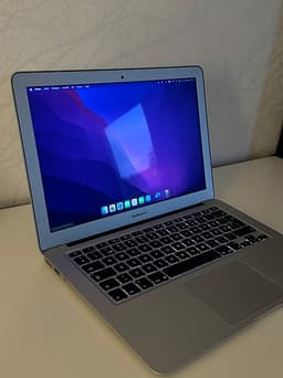 MacBook Air 13” 2017 – 8 GB RAM / 128 GB SSD + laddare