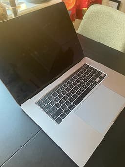 MacBook Pro 16” 2019 – i7 / 16 GB RAM / 512 GB SSD / Radeon Pro 5300M