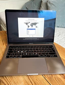 MacBook Pro 13” 2018 – 8 GB RAM – 256 GB SSD