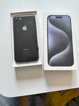Apple iPhone SE (2-3 gen) mobil svart