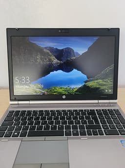Laptop i5 HP Elitebook med datorväska