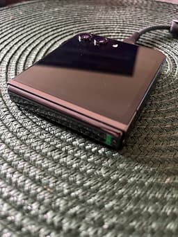 Samsung Galaxy Z Flip 5 med skyddsplast kvar.