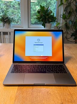 MacBook Pro 13” 2017 – 8GB RAM, 128GB SSD