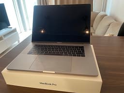 Apple MacBook Pro 15 tum bärbar dator grå