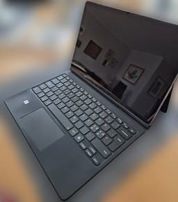 Samsung Tab S10+ med officiellt tangentbords fodral och mer. Som ny.