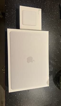 Apple macbook neo silver 512gb. OÖPPNAD!
