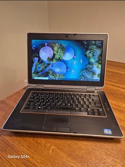 Dell laptop 14 tum svart/silver 256 SSD (Snabb)