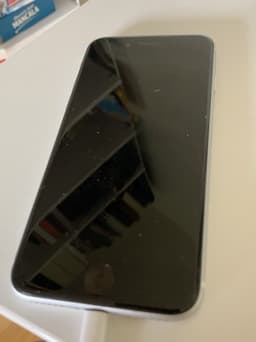 iPhone SE 2020 64 GB vit – fungerar, sprucken baksida