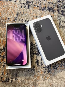 Apple iPhone 16 128 GB svart