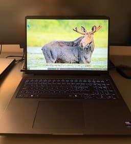 Dell Pro Max 16 Plus kraftfull mobil workstation- Nästan oanvänd