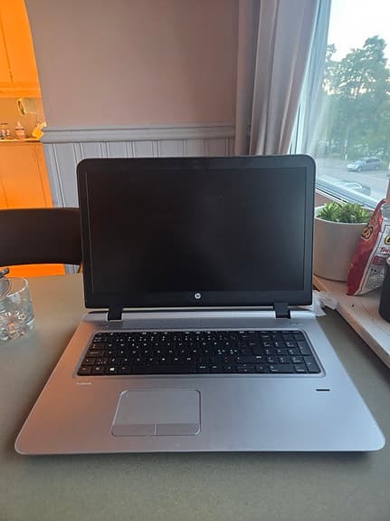 HP ProBook 17"