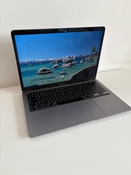 MacBook Air M1 (13 inch, 8 GB RAM, 256 GB SSD) – Space Grey