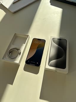 iPhone 15 Pro Max - 256 GB vit