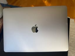 MacBook Air M1 13” – 256 GB – 8 GB RAM silvergrå