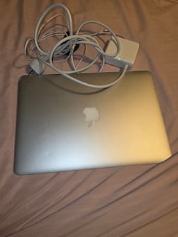 MacBook Air 13– macOS Monterey