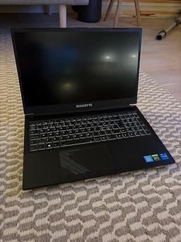 Gigabyte g5 2022 ke byts mot MacBook Air m2.